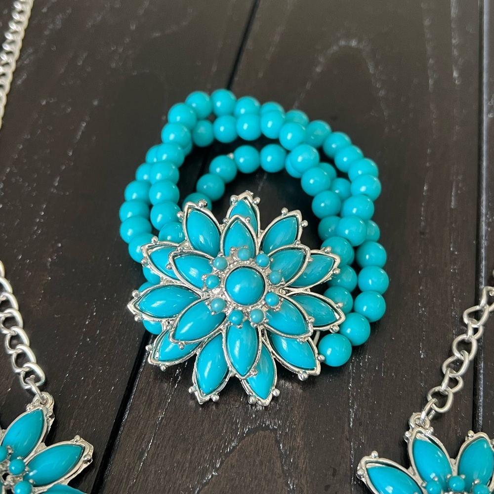 Statement Jewelry Set - Picture 7 of 11